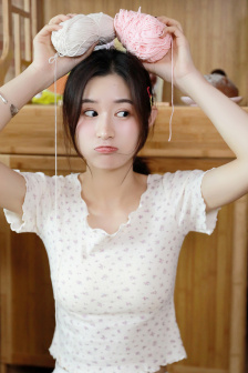 美丽人妻在超市被春药